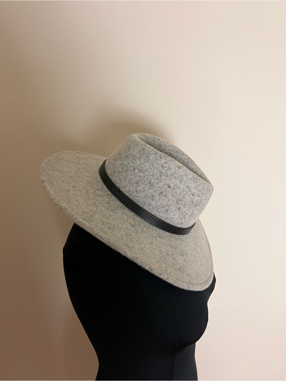 House of Harlow 1960 Light Gray Wool Felt Wide Brim Hat with Black Band